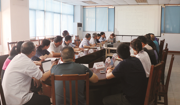 图为公司在生产调理会上安排清静生产月运动.jpg
